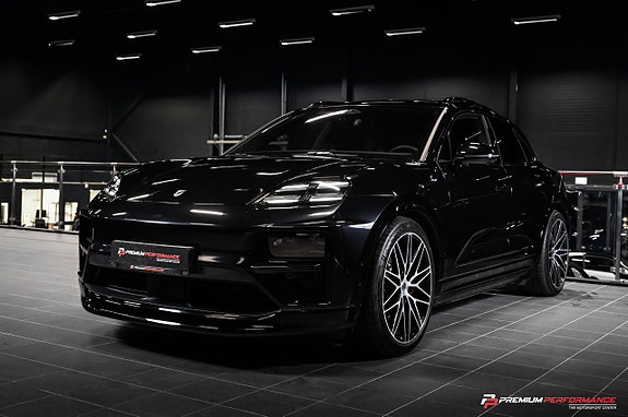 Porsche Macan Turbo 26 of 27