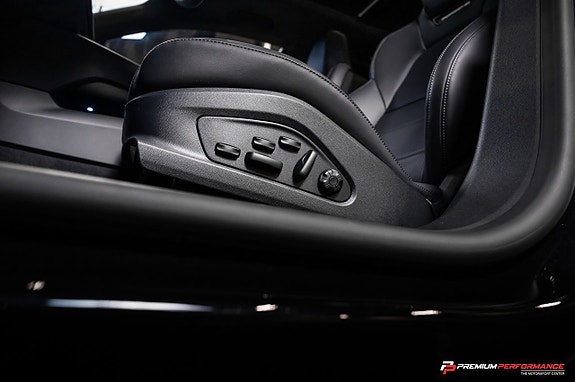 Porsche Macan Turbo 8 of 27