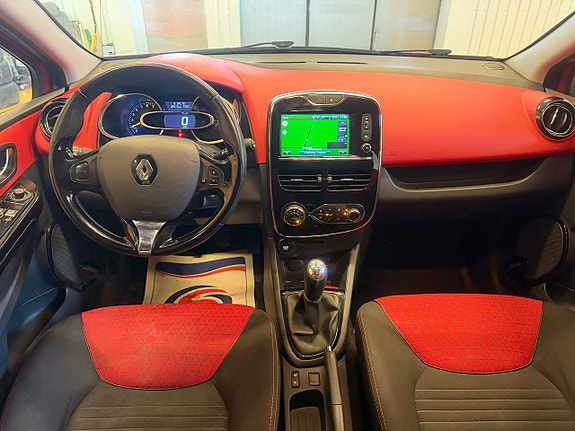 Renault Clio 12 of 15