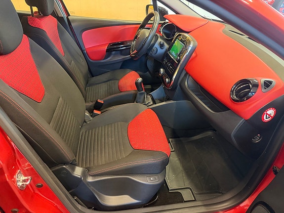 Renault Clio 11 of 15