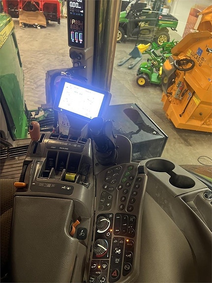 John Deere 7200R 7 of 8