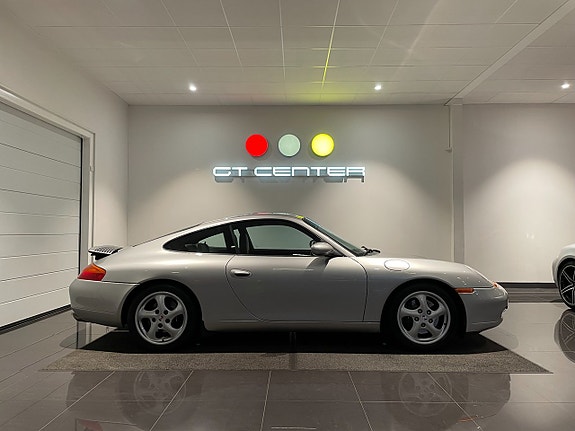 Porsche 911 Carrera 2 of 5