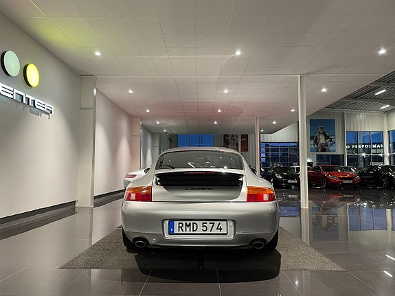 Porsche 911 Carrera 5 of 5