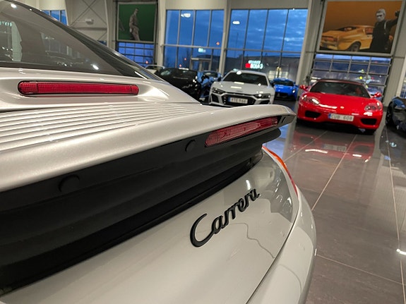 Porsche 911 Carrera 7 of 14