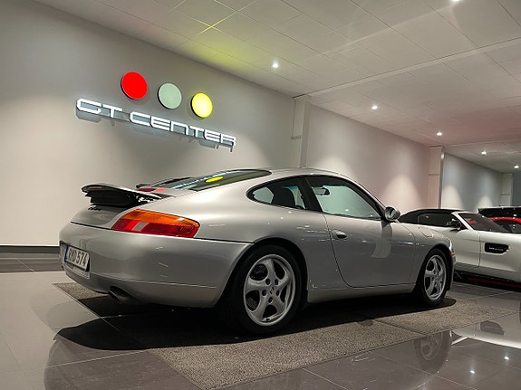 Porsche 911 Carrera 6 of 14