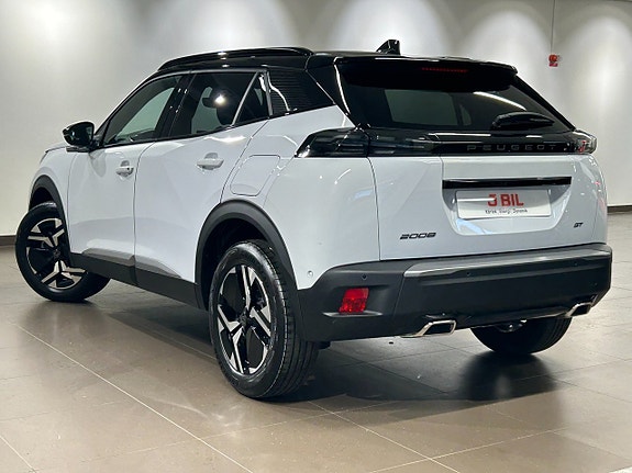 Peugeot 2008 2 of 5