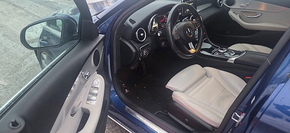 Mercedes-Benz C300 26 of 27