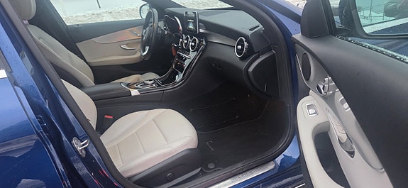 Mercedes-Benz C300 25 of 27