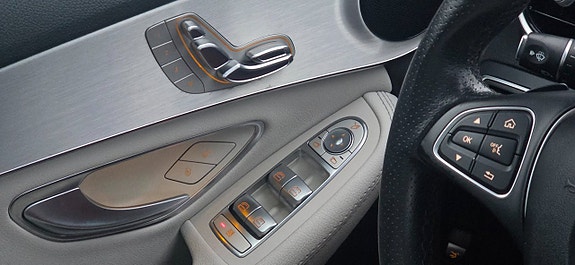Mercedes-Benz C300 20 of 27