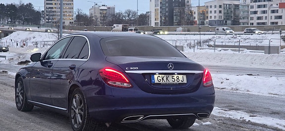 Mercedes-Benz C300 11 of 27