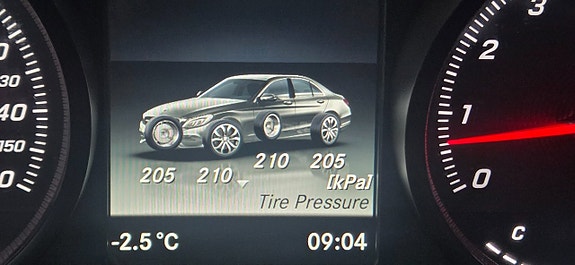 Mercedes-Benz C300 16 of 27