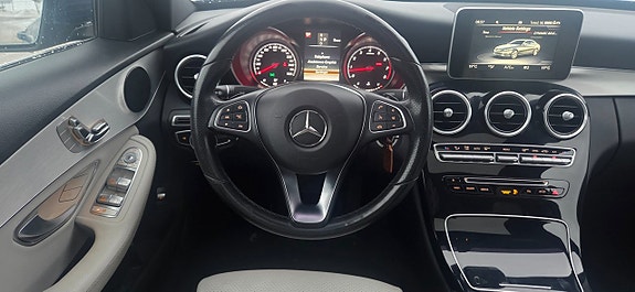 Mercedes-Benz C300 13 of 27