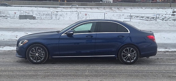 Mercedes-Benz C300 6 of 27