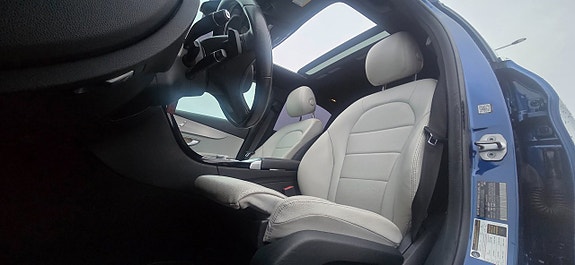 Mercedes-Benz C300 23 of 27