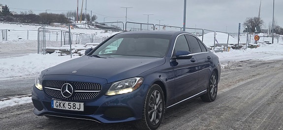 Mercedes-Benz C300 4 of 5