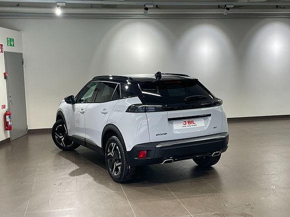 Peugeot 2008 2 of 5