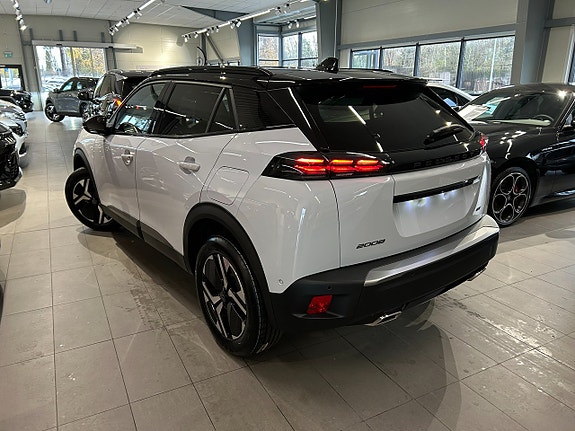 Peugeot 2008 2 of 5