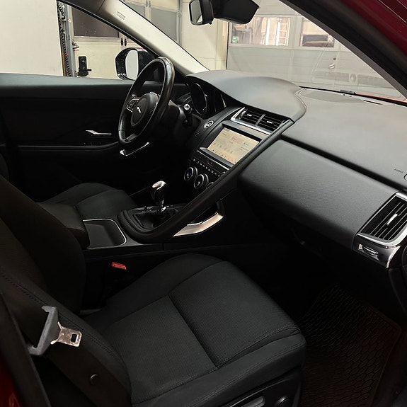Jaguar E-PACE 12 of 12