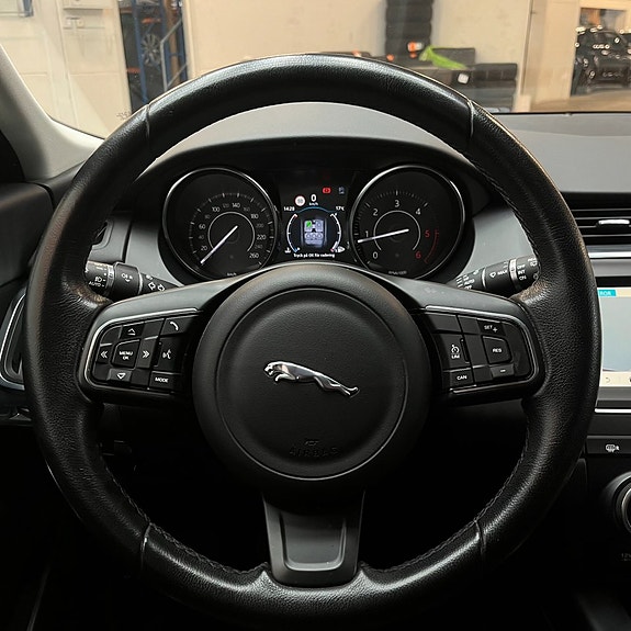 Jaguar E-PACE 10 of 12