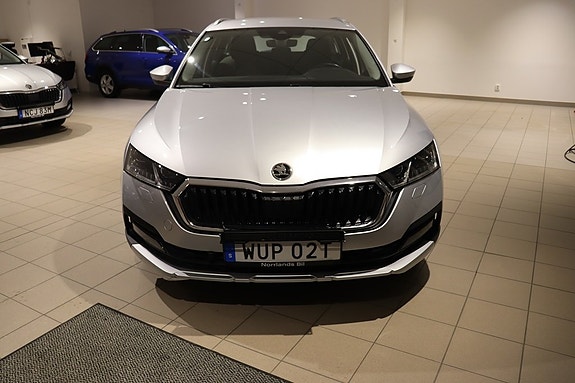 Skoda Octavia Scout 2 of 5