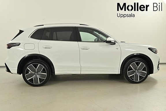 Volkswagen Tiguan 3 of 5