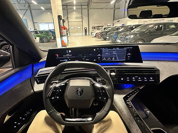 Peugeot e-5008 11 of 16