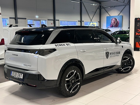Peugeot e-5008 5 of 5