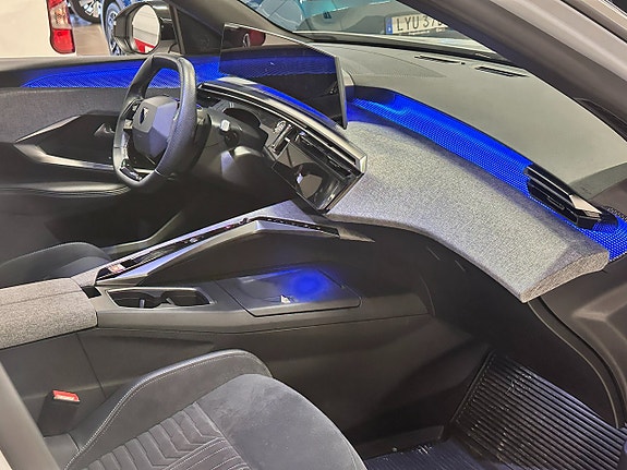 Peugeot e-5008 9 of 16
