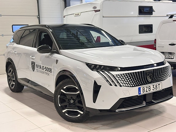 Peugeot e-5008 4 of 5