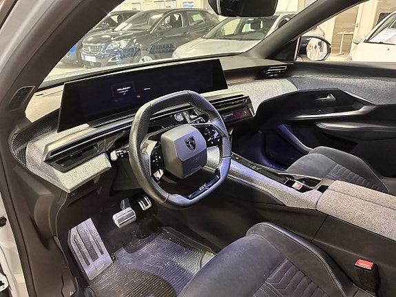 Peugeot e-5008 12 of 16