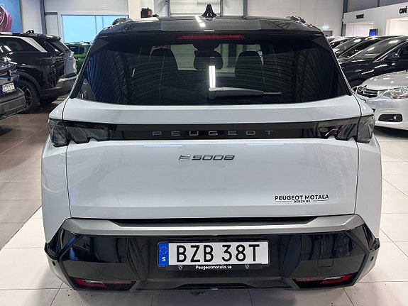 Peugeot e-5008 6 of 16
