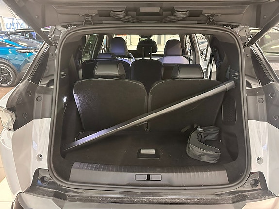 Peugeot e-5008 7 of 16