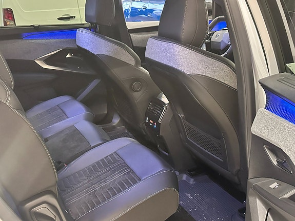 Peugeot e-5008 13 of 16