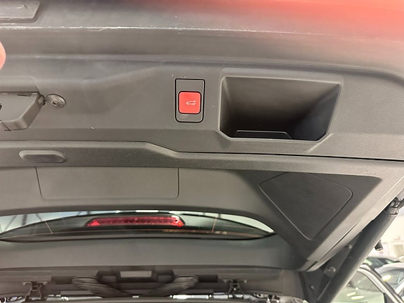 Peugeot e-5008 8 of 16