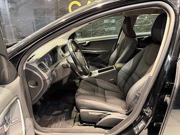 Volvo V60 13 of 24