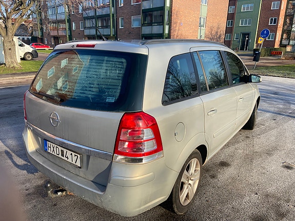 Opel Zafira 3 of 5
