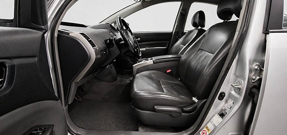Toyota Prius 9 of 13