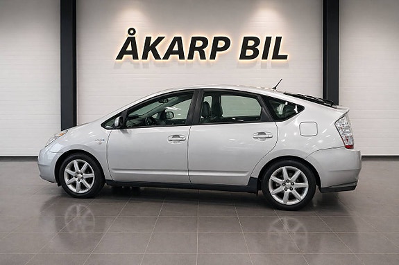 Toyota Prius 4 of 5