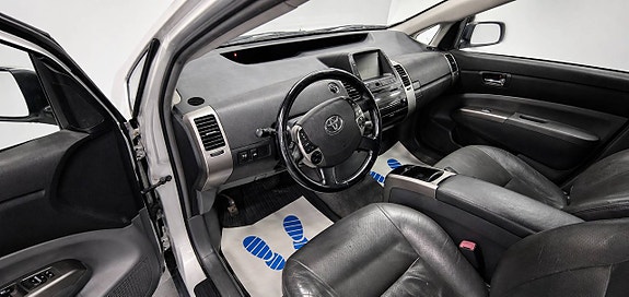 Toyota Prius 8 of 13