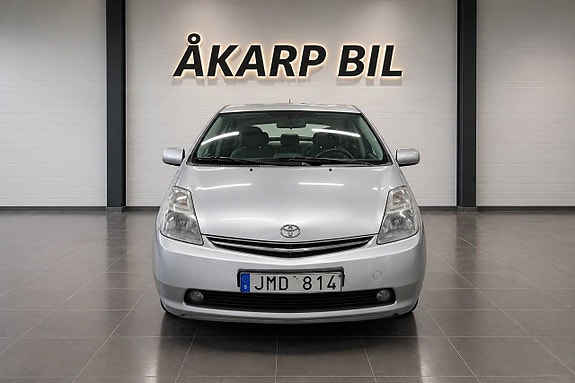 Toyota Prius 2 of 5