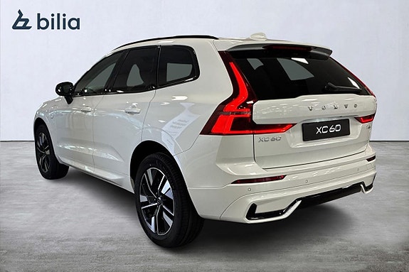 Volvo XC60 2 of 23