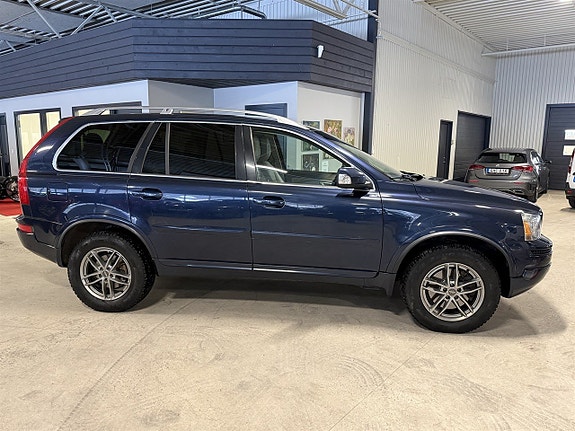 Volvo XC90 3 of 11