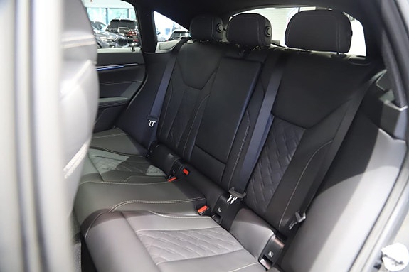 BMW i4 10 of 16