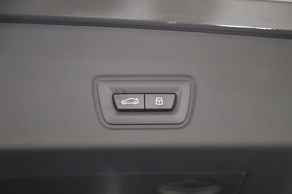 BMW i4 14 of 16