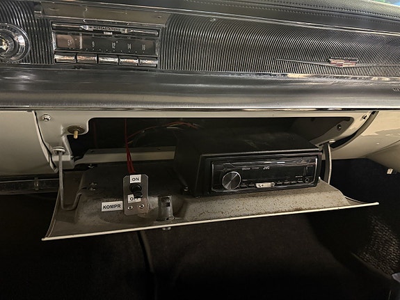 Cadillac Deville 13 of 19