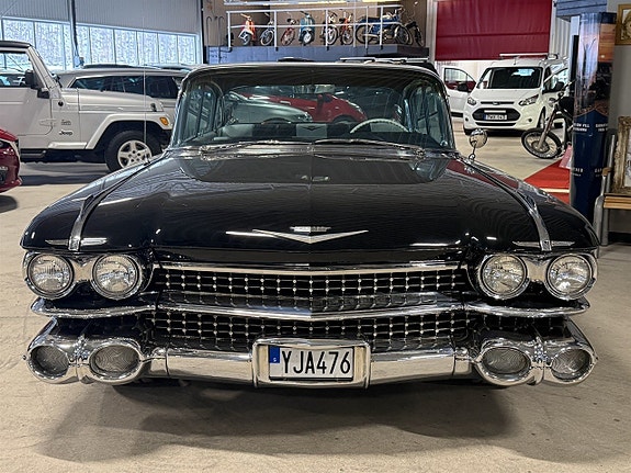 Cadillac Deville 5 of 19