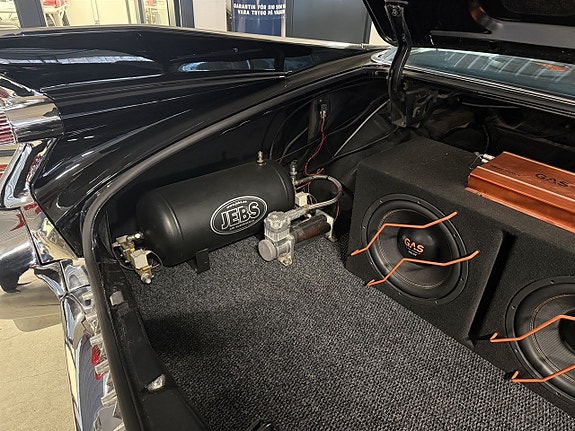 Cadillac Deville 17 of 19