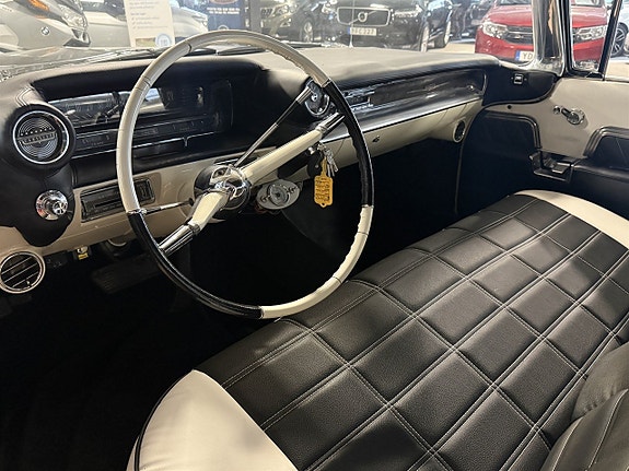 Cadillac Deville 8 of 19