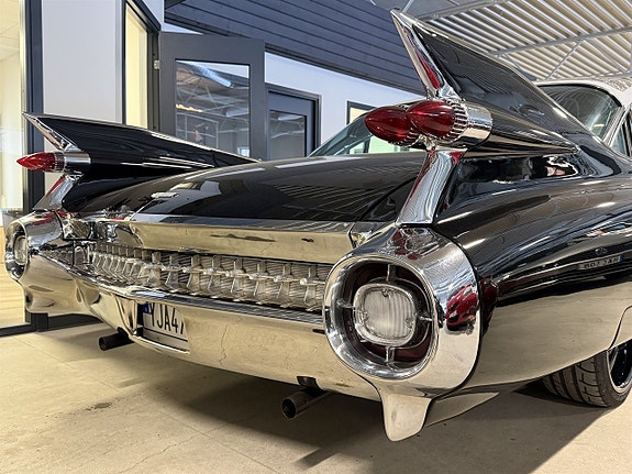 Cadillac Deville 19 of 19
