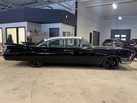Cadillac Deville 2 of 19